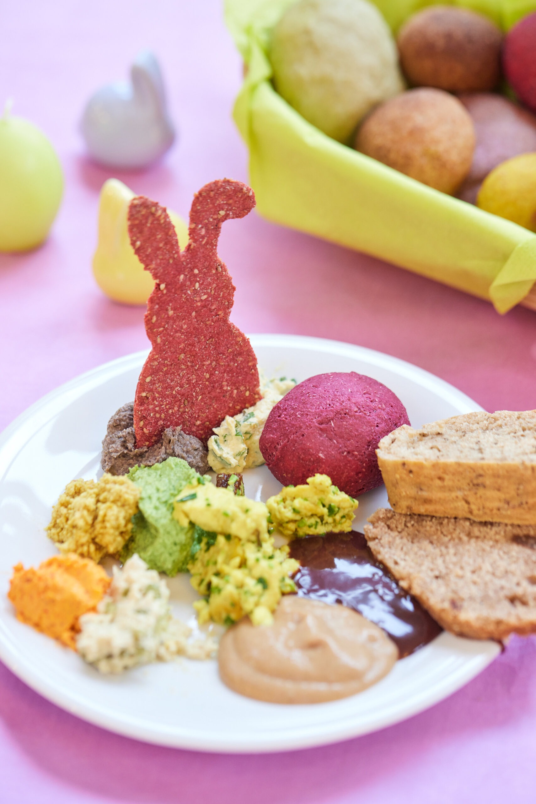 Ostern ohne Ei: Rezepte zum Osterbrunch Von "Rührei" bis Ostergebäck präsentieren die Bio-Spitzenköche leckere und originelle Osterbrunch-Rezepte ohne Eier