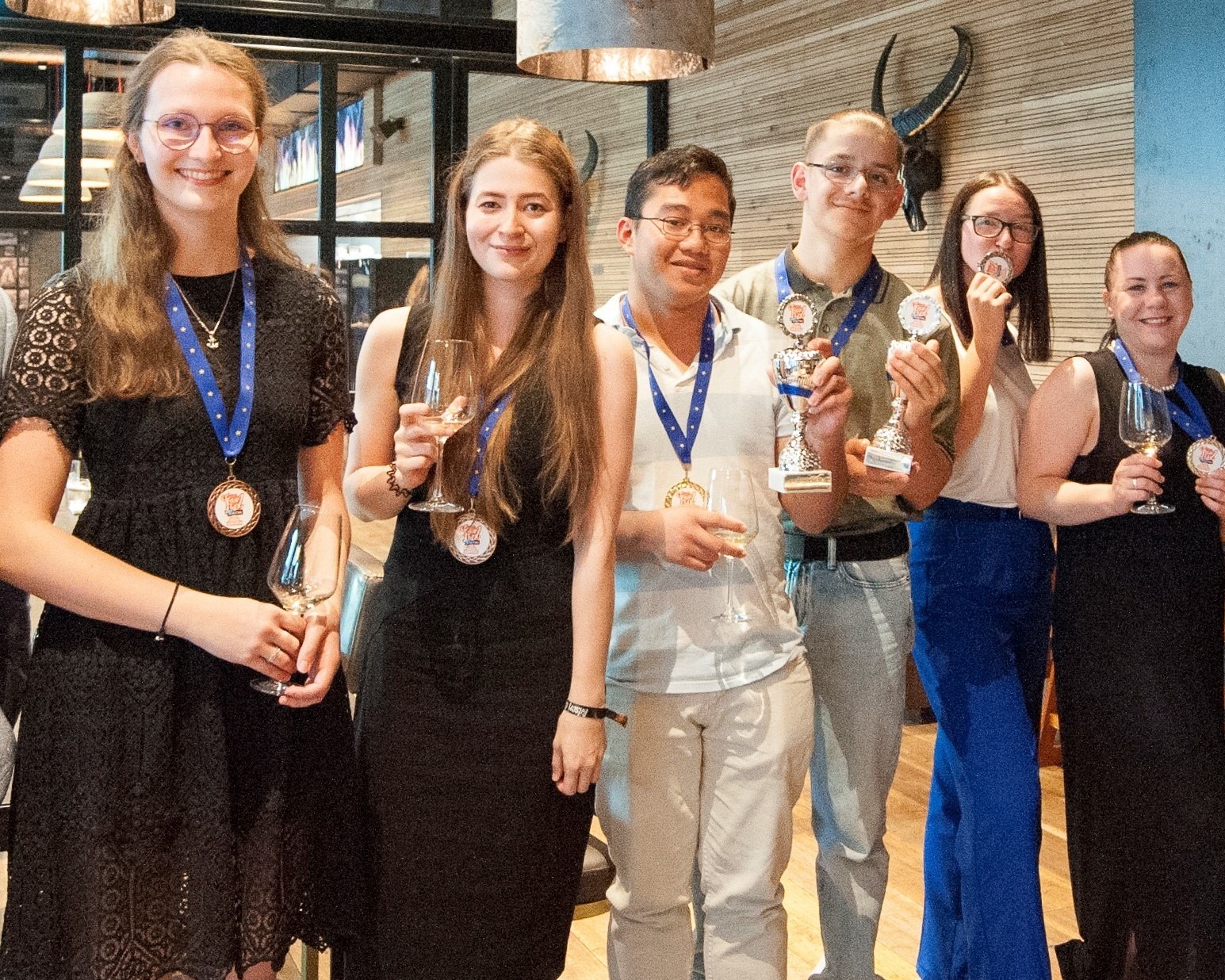 Die Gewinner des diesjährigen Teamcups: v.l.n.r: Lena Brundert, Jenny Kittelmann, Jay Nene, Sandro Savina, Mareike Petralia, Petra Rasic.