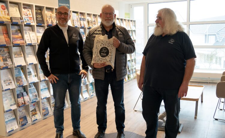 Büsumer Gästelotsen begrüßen 25.000. Teilnehmer