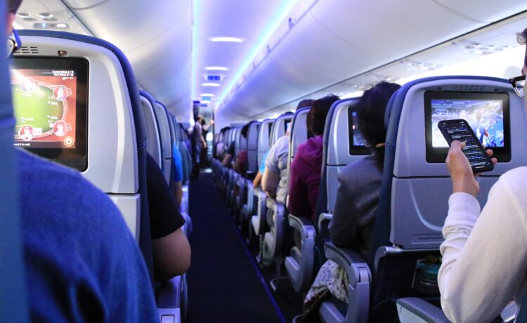 idealo Flugreport 2022: Hohe Nachfrage trotz steigender Preise