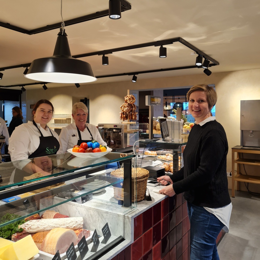 Das Team von Sorelia legt Wert auf die Verarbeitung von frischen und vorwiegend regionalen Produkten – mal traditionell, mal innovativ und gern auch in Kombination – für ein abwechslungsreiches Speisenangebot. / Bild: Alpenhain