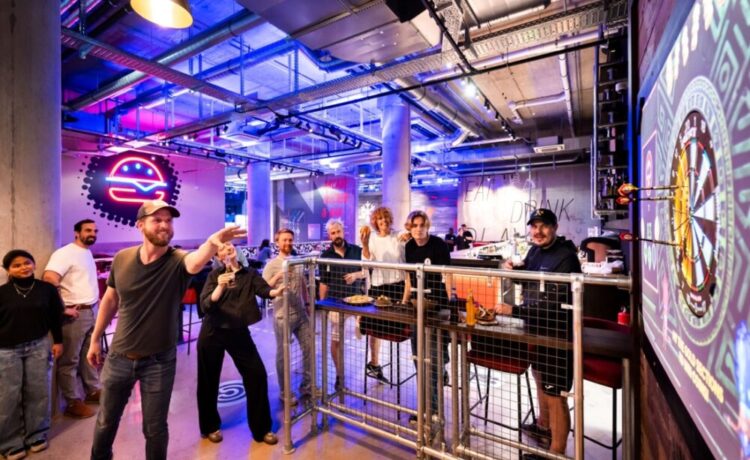 Elektrisierende Premiere: Electric Social Arcade Kitchen & Bar in Berlin hat eröffnet. Copyright: BdS, bzw. Electric Social