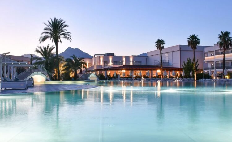 Das neue Maritim Resort Calabria: Exklusive Lage in malerischer Umgebung. Copyright: Maritim Hotels