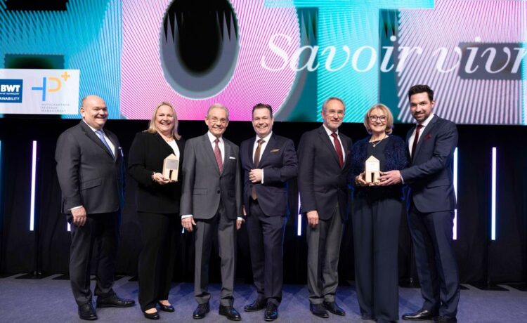 Familie Deimann ist Hotelier des Jahres 2025 und Familie Hempen erhält Special Award (© Thomas Fedra/ahgz)