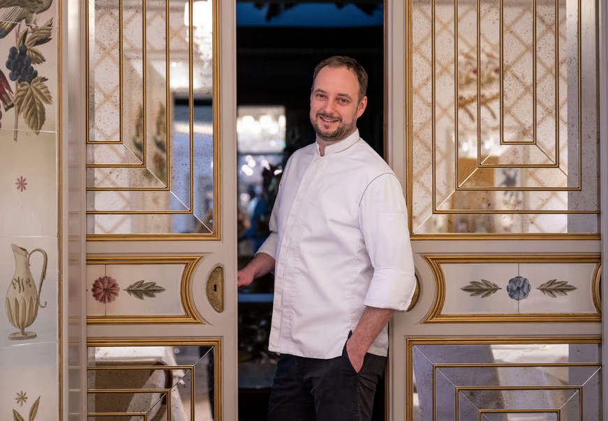 Franz-Josef Unterlechner, Head Chef des Schwarzreiter Restaurants im Hotel Vier Jahreszeiten Kempinski München, wird als erster Deutscher mit dem renommierten 57. Prix International ArsNova (ehemals Le Taittinger) in Paris ausgezeichnet. Copyright: Hotel Vier Jahreszeiten Kempinski
