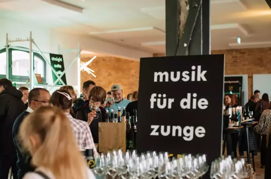 In den Koppel Lofts Berlin bot die Generation Riesling den Fachbesucher/innen mit ihren Weinen "Musik für die Zunge".