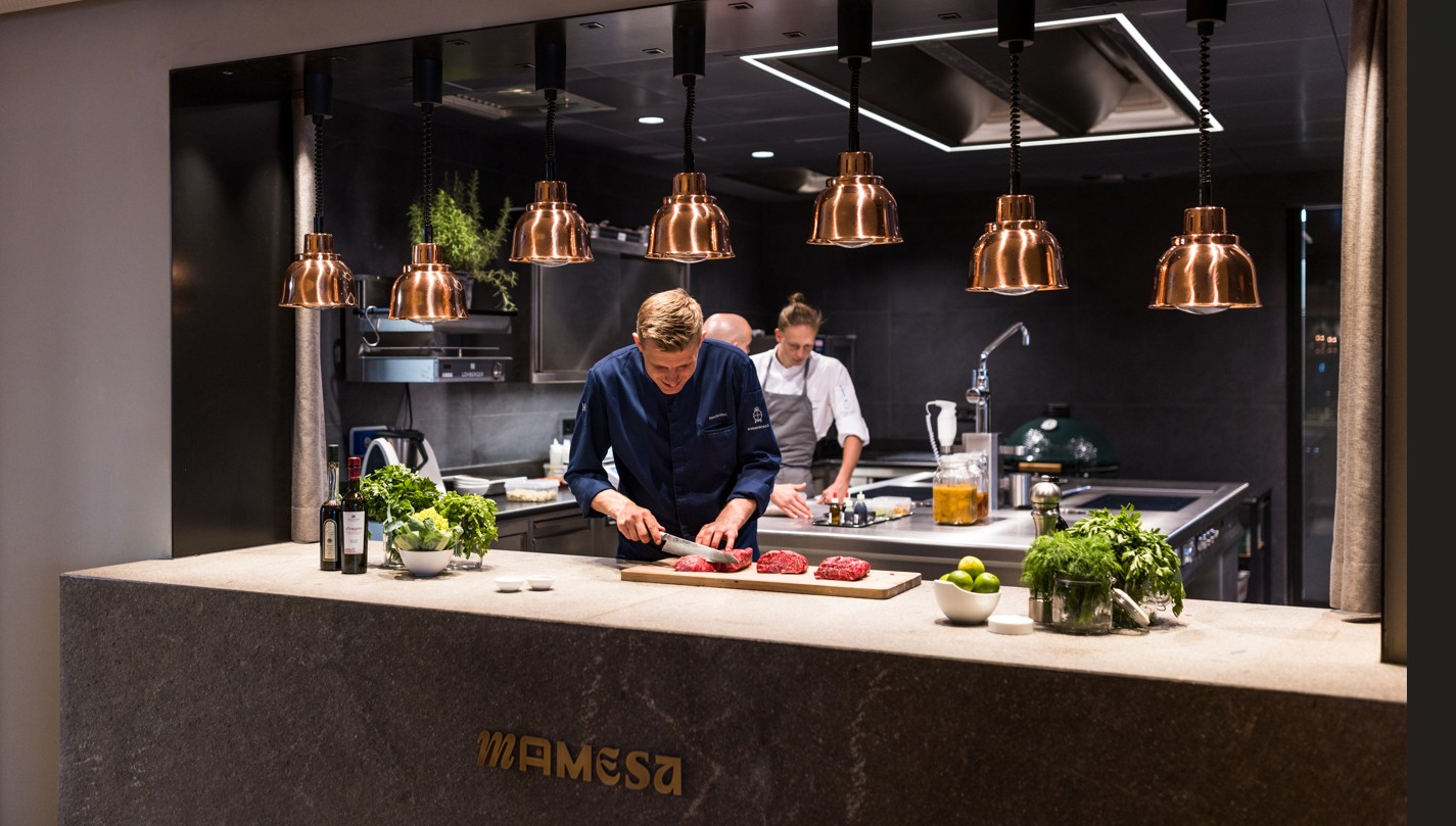 Küchenchef Marc Bernhart vom Hotel Weisses Kreuz in Burgeis