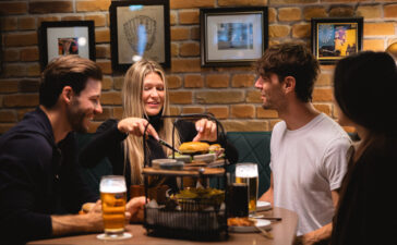 Champions Restaurant Bar (c) Marriott International