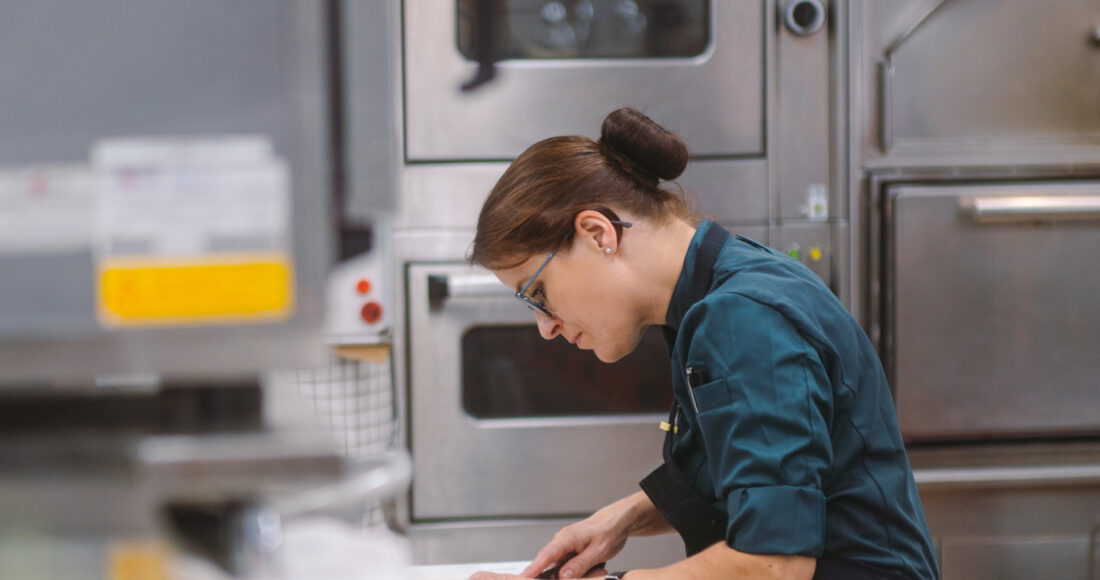 Cornelia Fischer öffnet ihre Küche