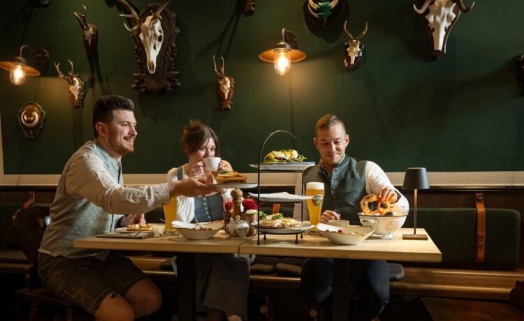 Platzl Hotels: Trachtenbrunch und Tapas
