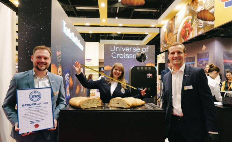 Weltrekord KuchenMeister backt das größte Croissant der Welt