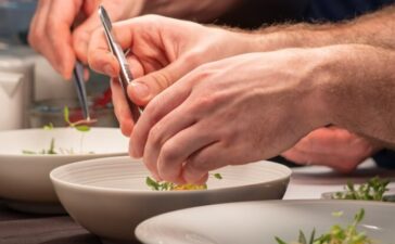 Fingerspitzengefühl bei der Zubereitung – © Palais Coburg